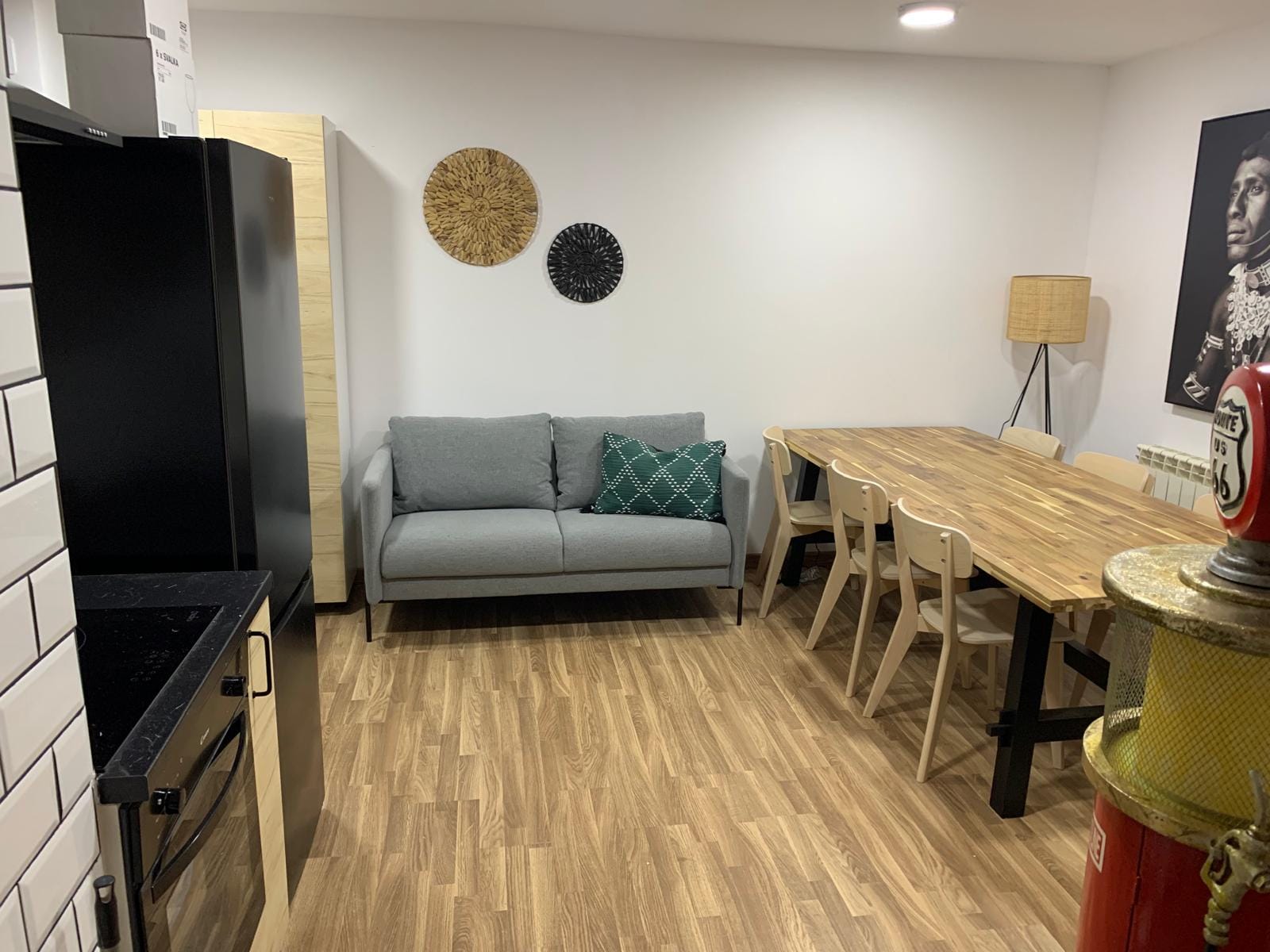 Cocina y salón del apartamento